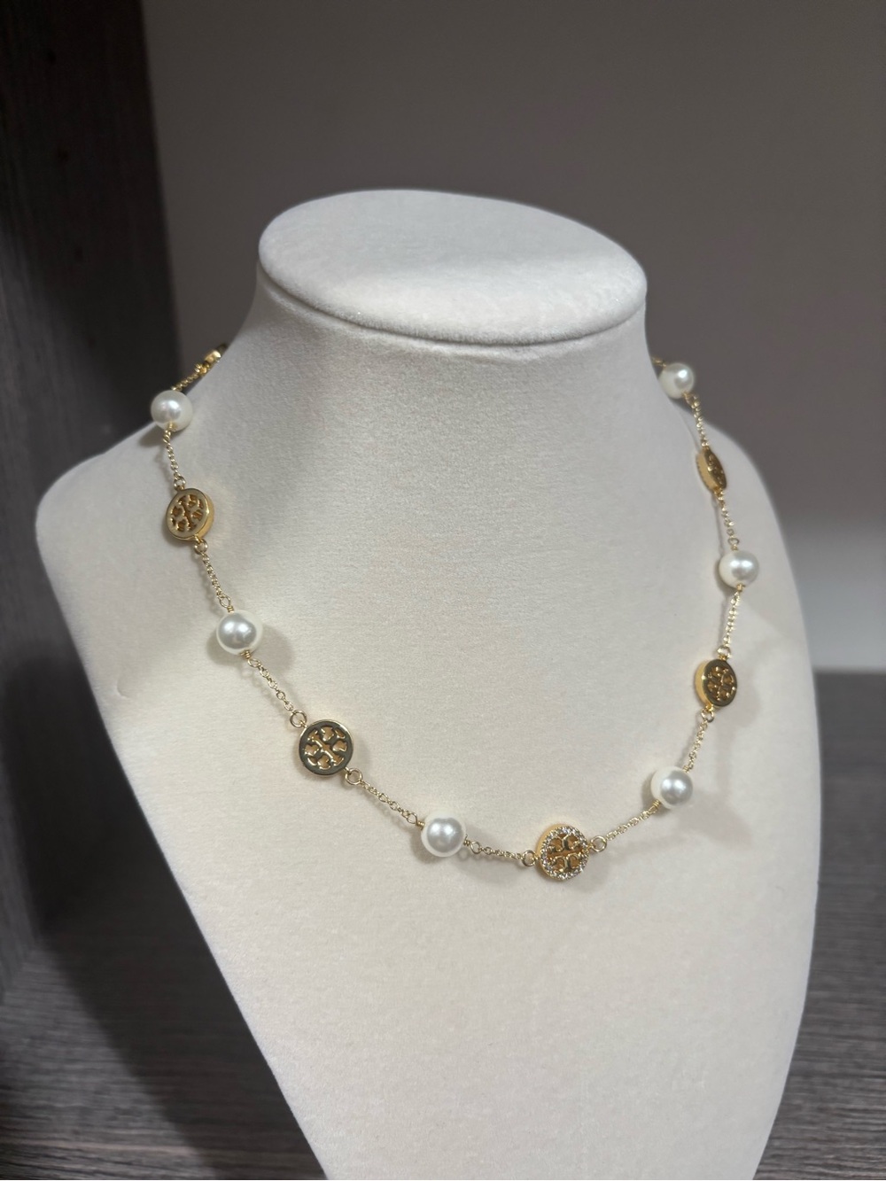NWOT Tory Burch Gold and Pearl Necklace - Picture 2 of 4